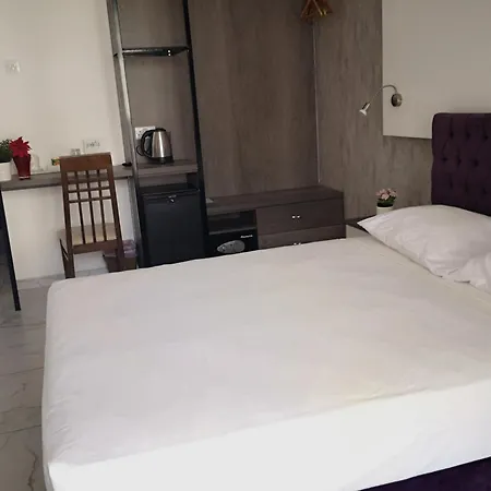 St Elena Boutique מלון