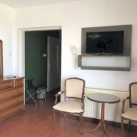 St Elena Boutique לרנקה