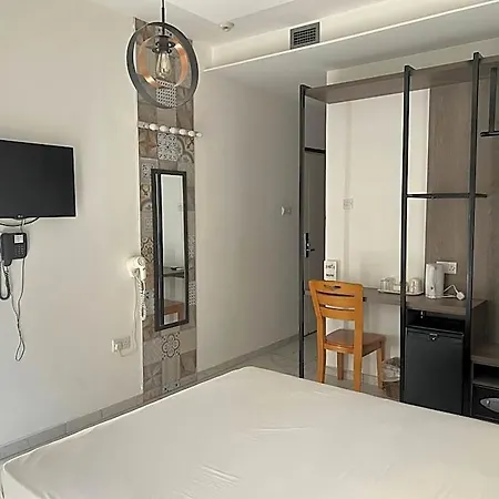 St Elena Boutique מלון לרנקה
